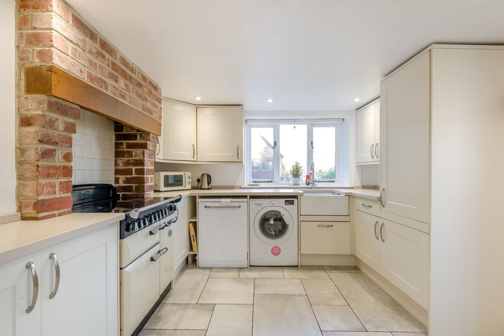 Property photo 2 of 33