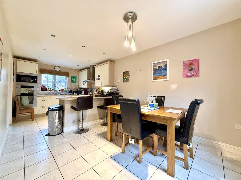 Property photo 2 of 24 Tempimagevssq8V.Jpg