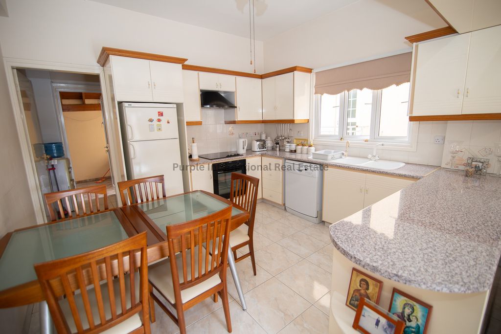 Property photo 3 of 35