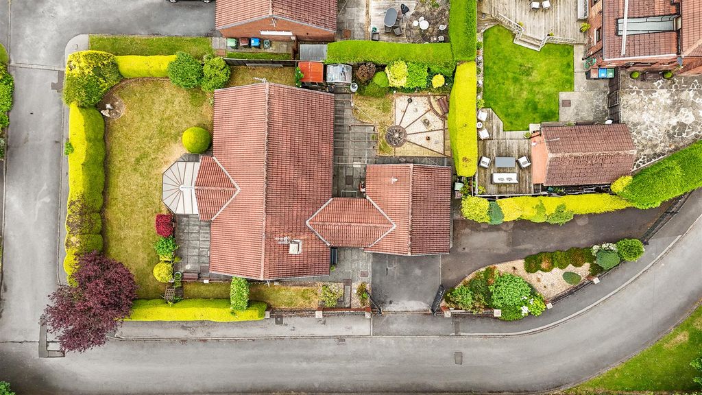 Property photo 2 of 37