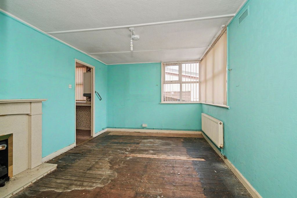 Property photo 3 of 14 31 Urban Drive, Altrincham, Cheshire, Wa15 8Hx