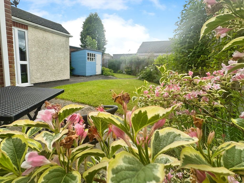 Property photo 2 of 11