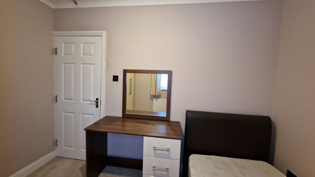 Property photo 3 of 7 Bedroom