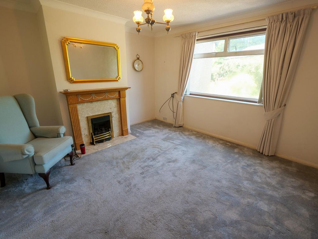 Property photo 2 of 10 Living Room