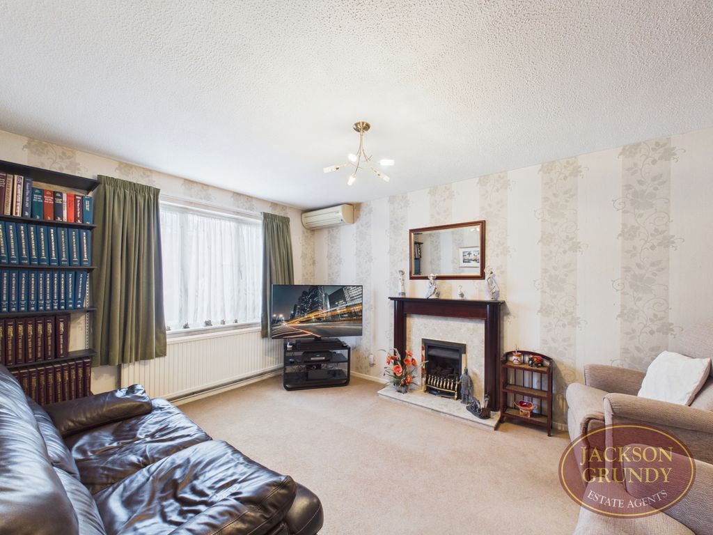 Property photo 3 of 17 Downwood Close