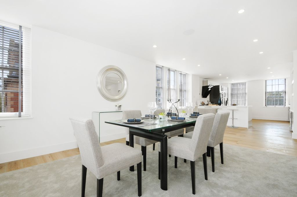 Property photo 2 of 8 Dining Area