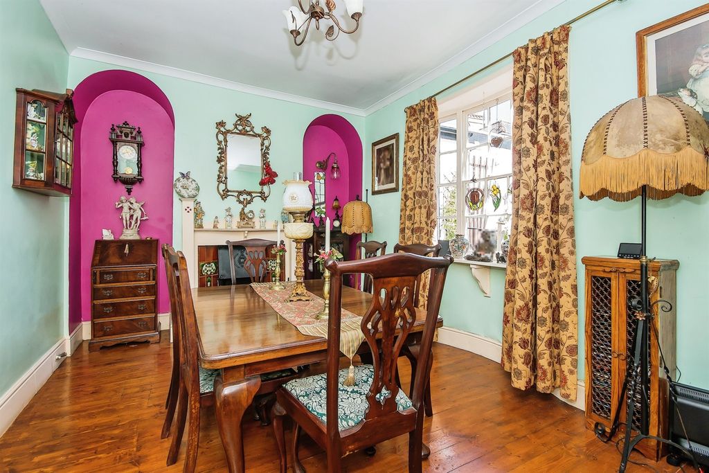 Property photo 3 of 13