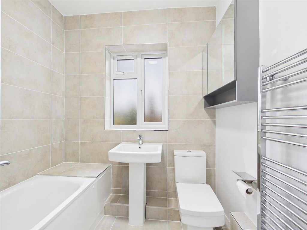 Property photo 3 of 15 Cam01358G0-Pr0188-Still021.Jpg