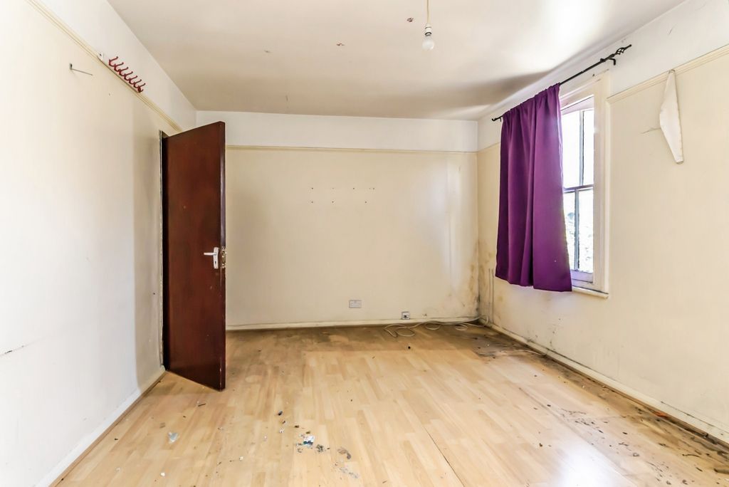 Property photo 3 of 20 Pbox-Img.Jpg