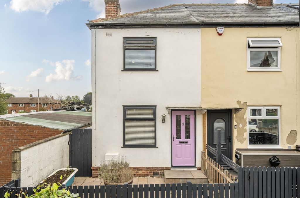 Property photo 3 of 12 Ewemove Harrogate House Front2