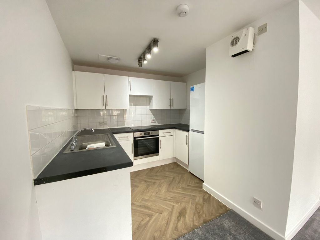 Property photo 3 of 8 Kitchen