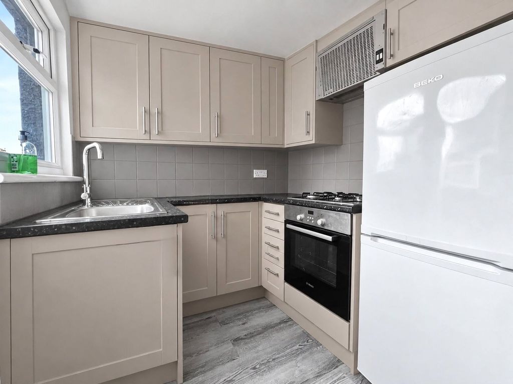 Property photo 2 of 10 Kitchen