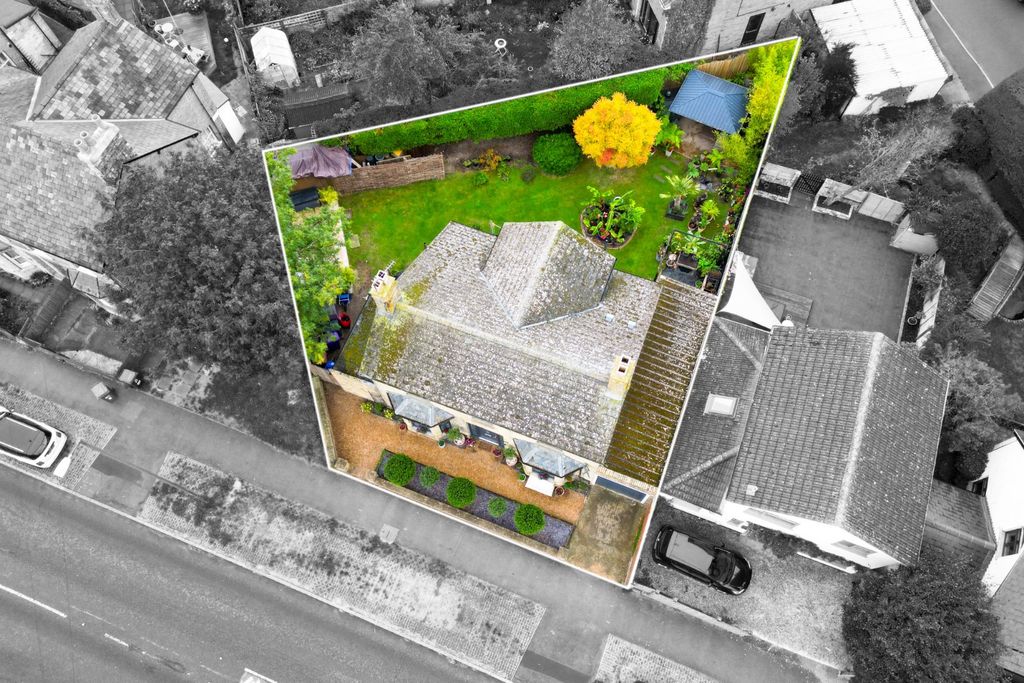 Property photo 2 of 33 4594311