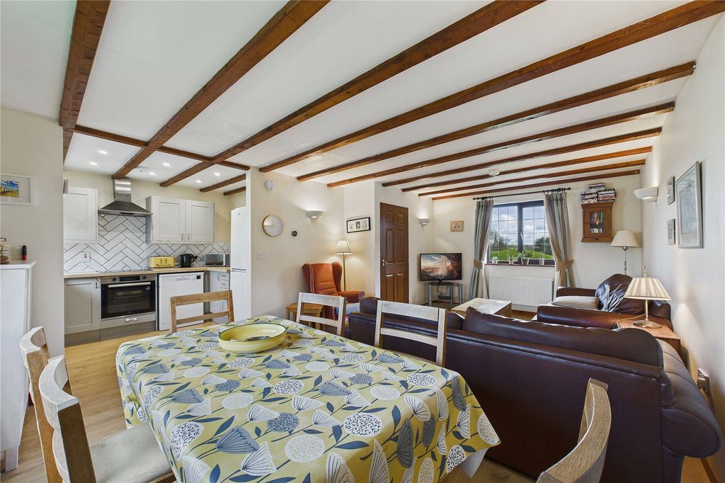 Property photo 3 of 9 Picture No. 06