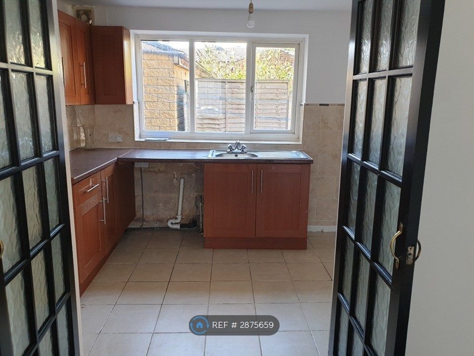 Property photo 3 of 8 Kitchen