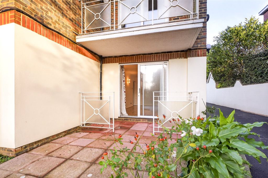 Property photo 2 of 22 Picture No. 23