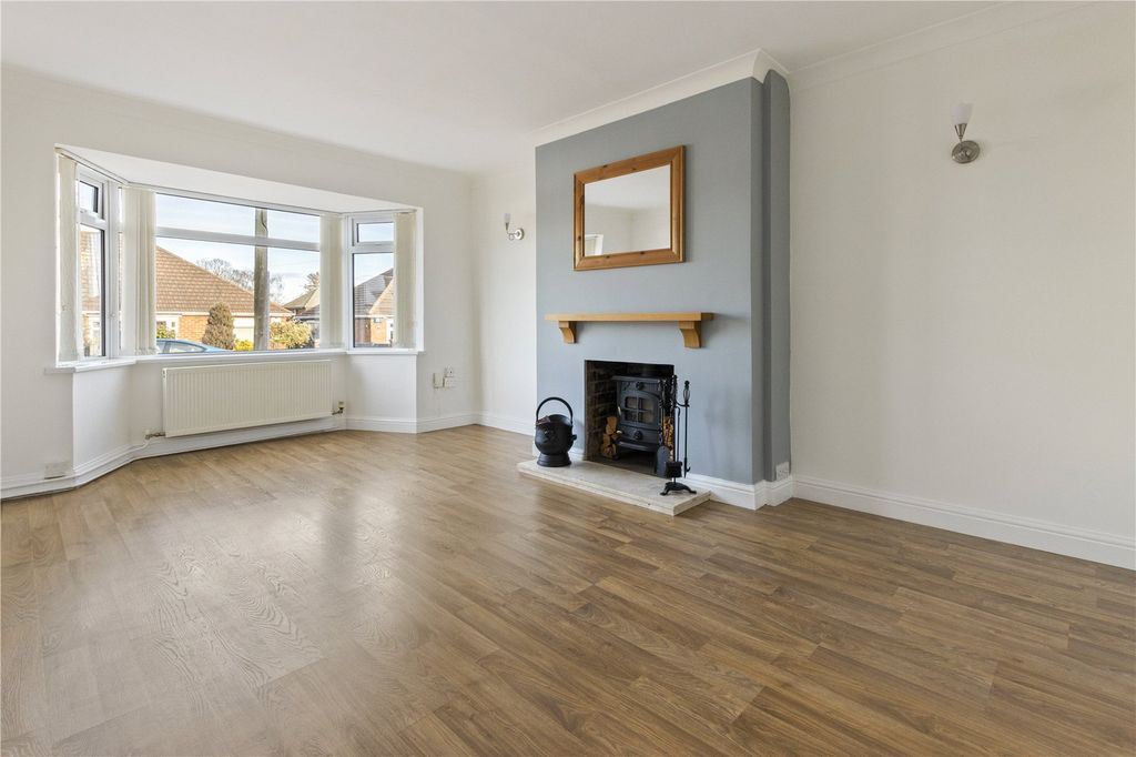 Property photo 2 of 25 Picture No. 11