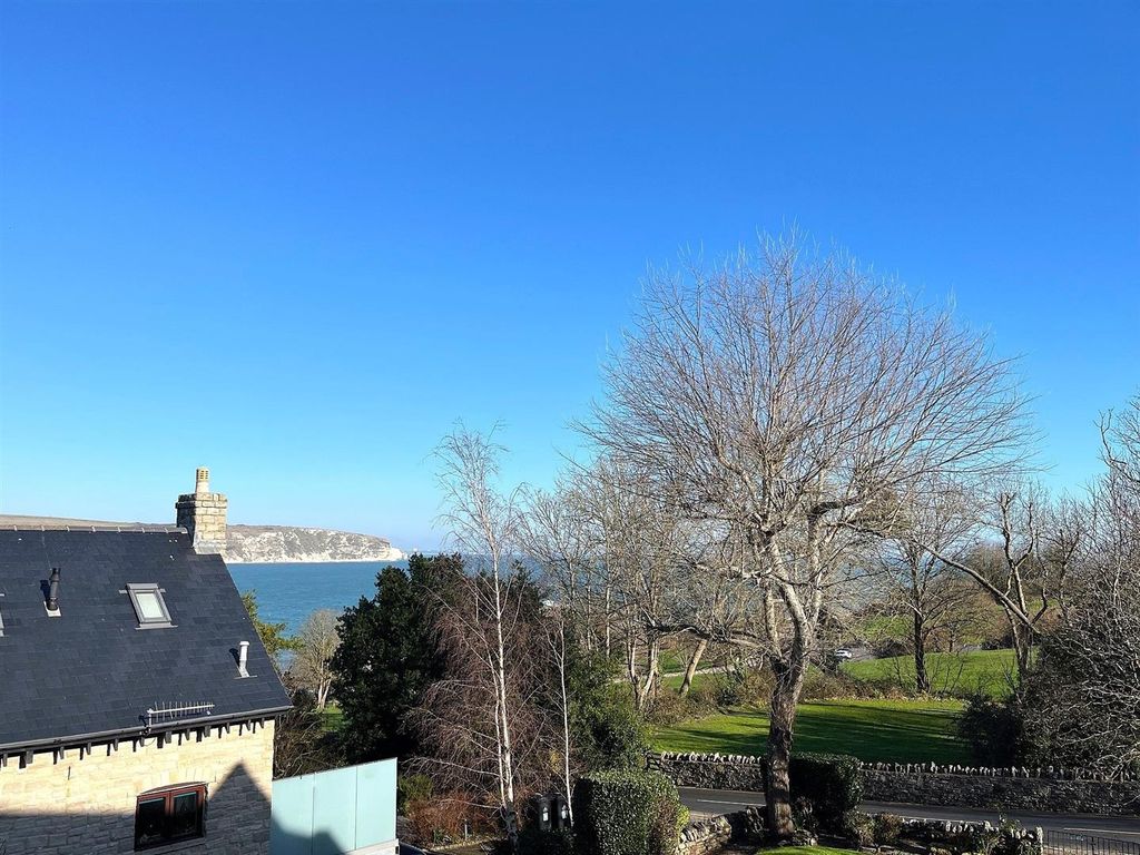 Property photo 2 of 28 4189 Balconyview.Jpg