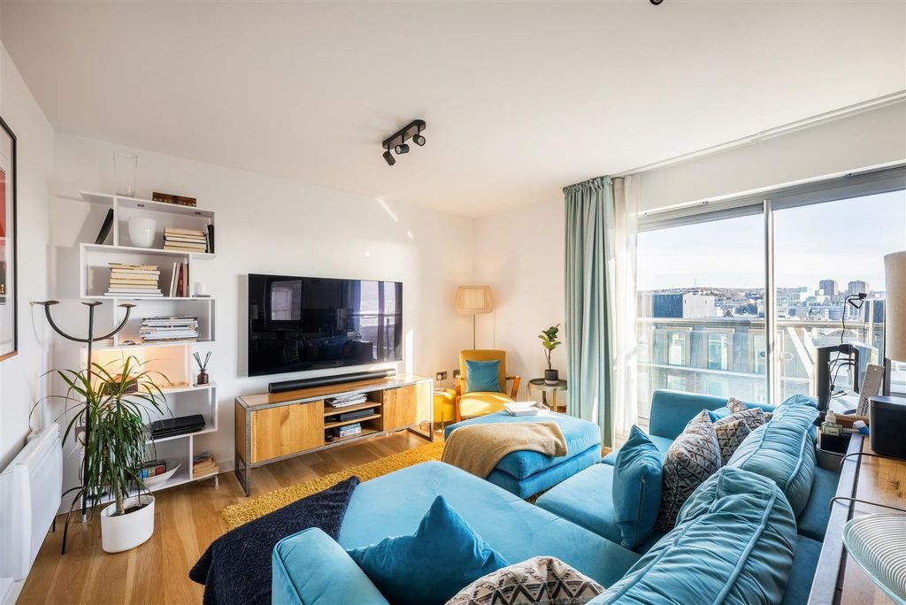 Property photo 3 of 17 Flat 14, 126-128 Queens Road-4.Jpg