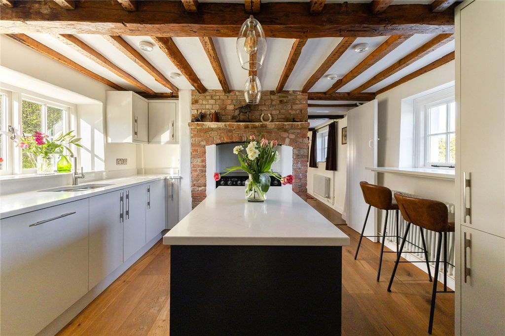 Property photo 2 of 15 Kitchen/Breakfast