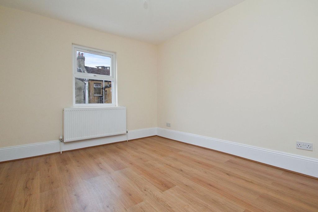 Property photo 3 of 7 Gallery