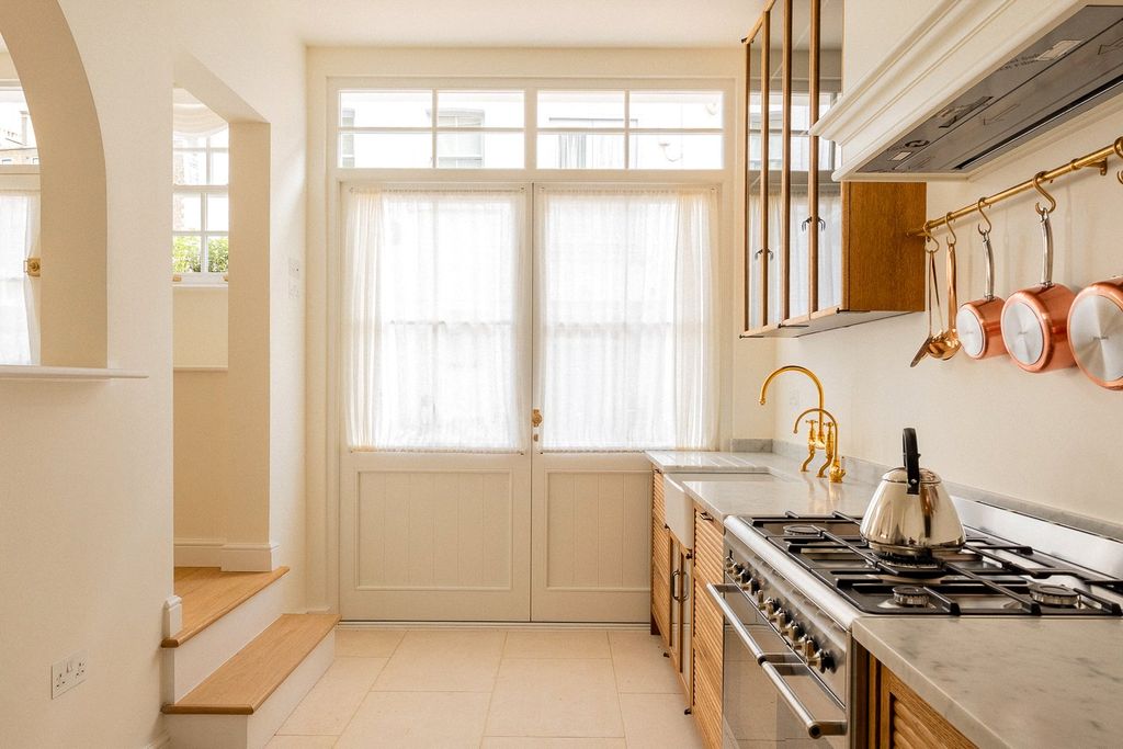 Property photo 3 of 14 Kitchen