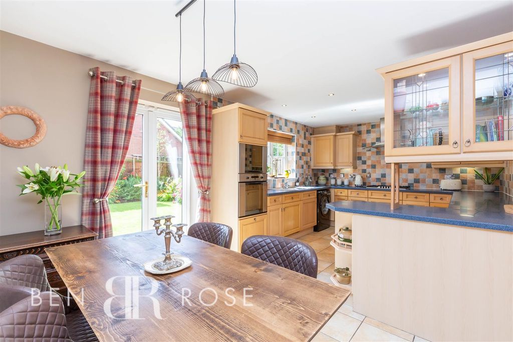 Property photo 2 of 31 Kitchen/Diner