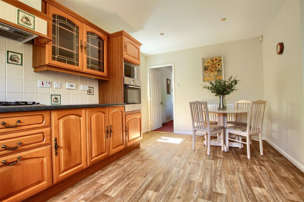 Property photo 3 of 18 Up7.Jpg