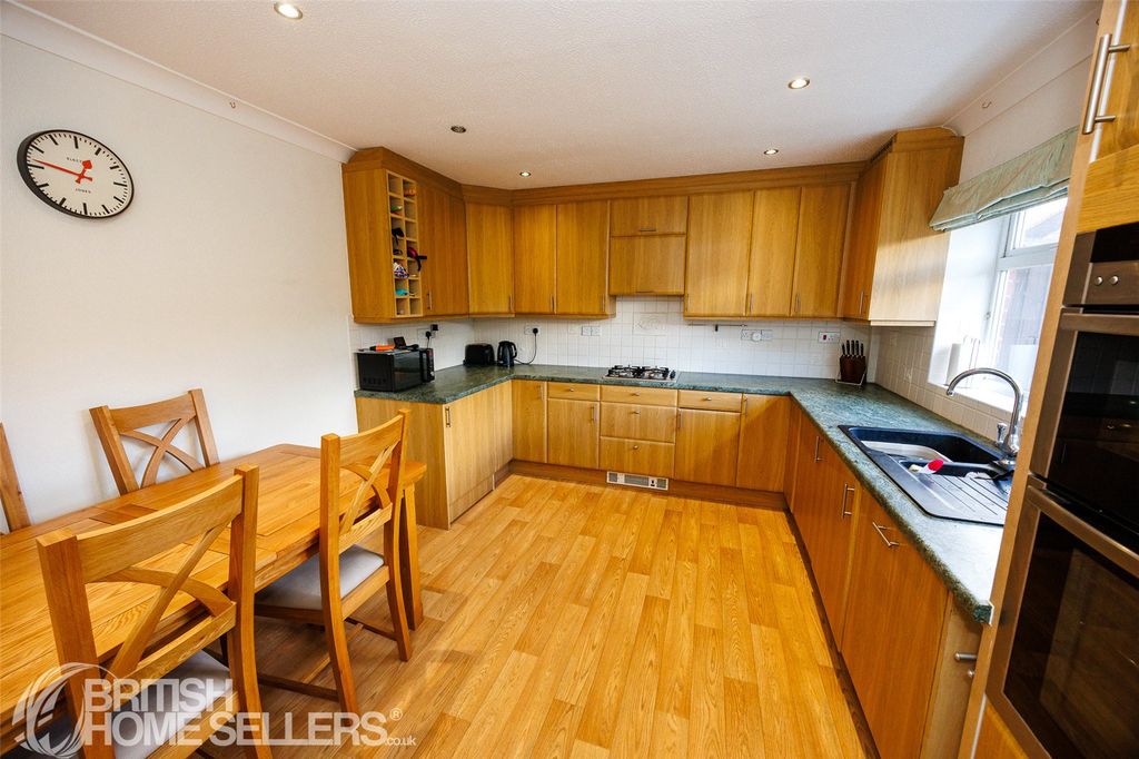 Property photo 2 of 19 Picture No. 17