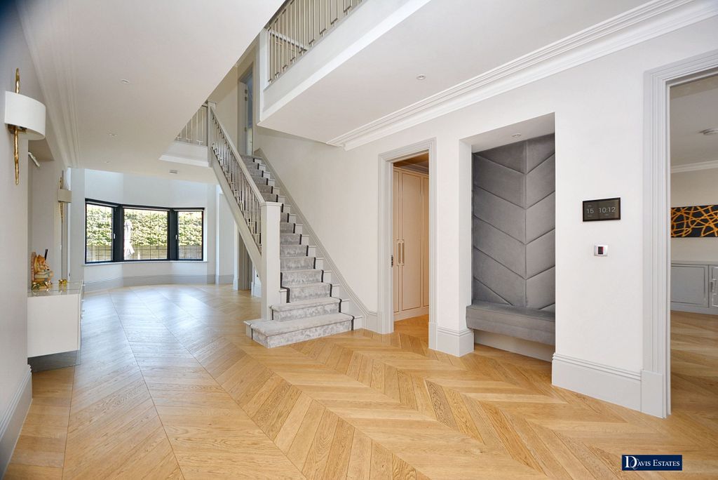 Property photo 2 of 34