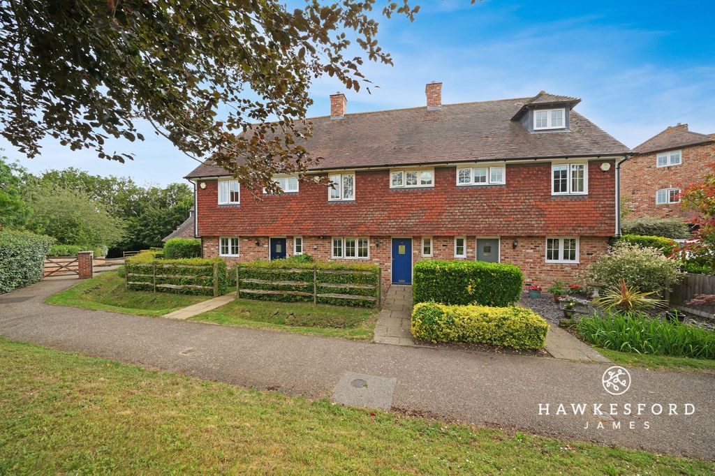Property photo 1 of 21 St. Pauls Court, Lynsted - Front