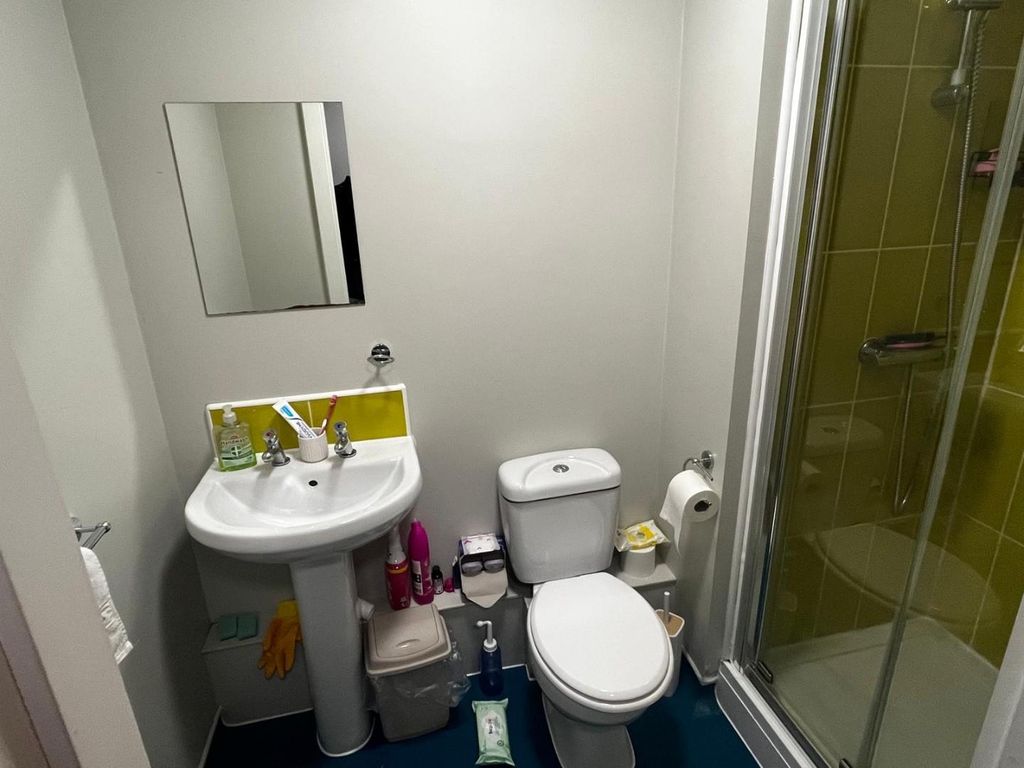 Property photo 3 of 12 Bathroom Shot 2.Jpg