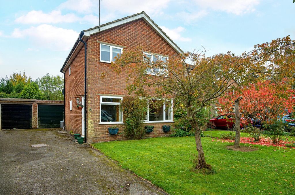 Property photo 1 of 14 1365876-2-68ee2A1...