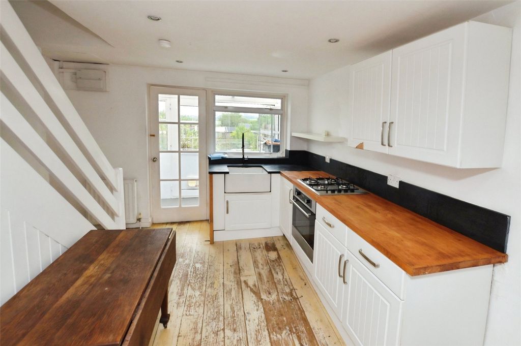 Property photo 2 of 11 Picture No. 24