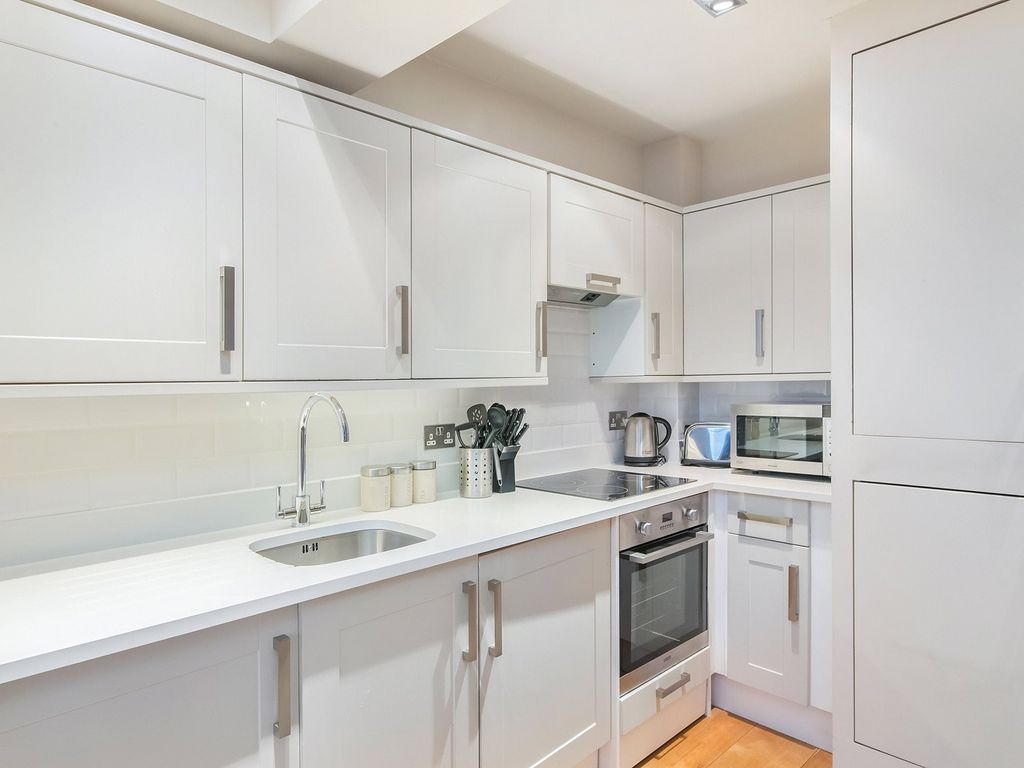 Property photo 2 of 8 William IV Street