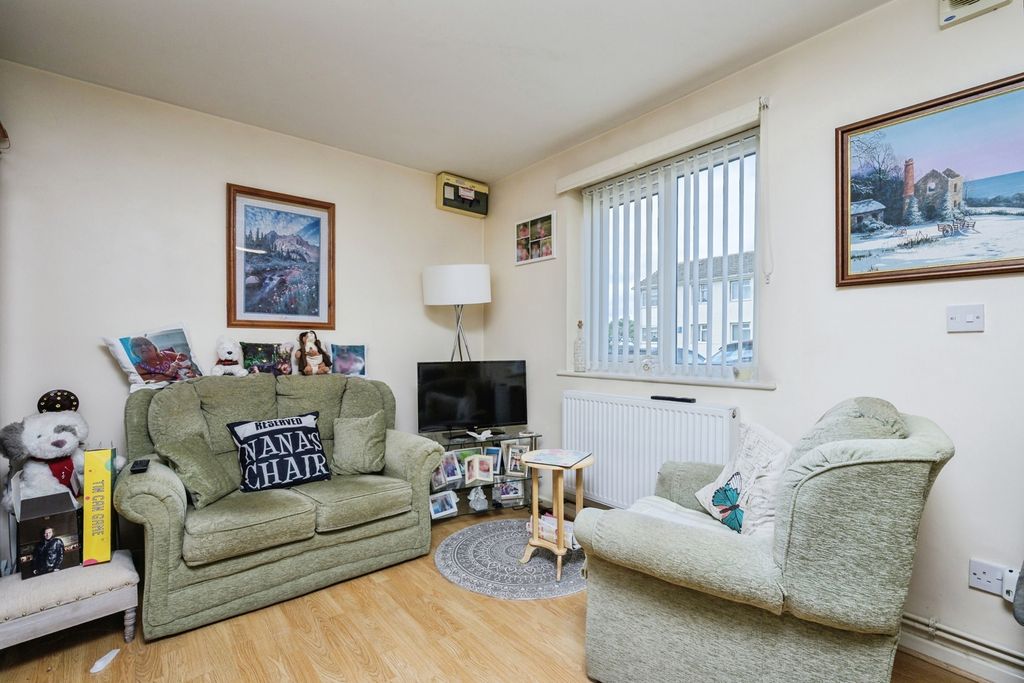 Property photo 2 of 12 Pbox-Img.Jpg