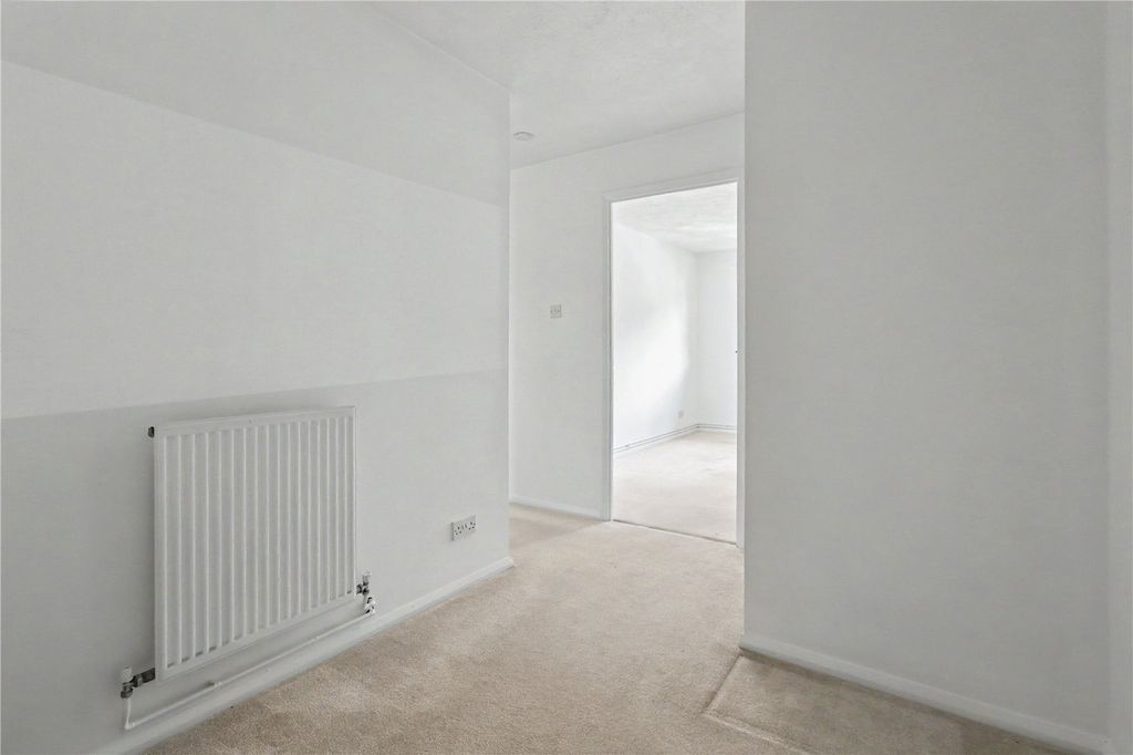 Property photo 2 of 7 Hall