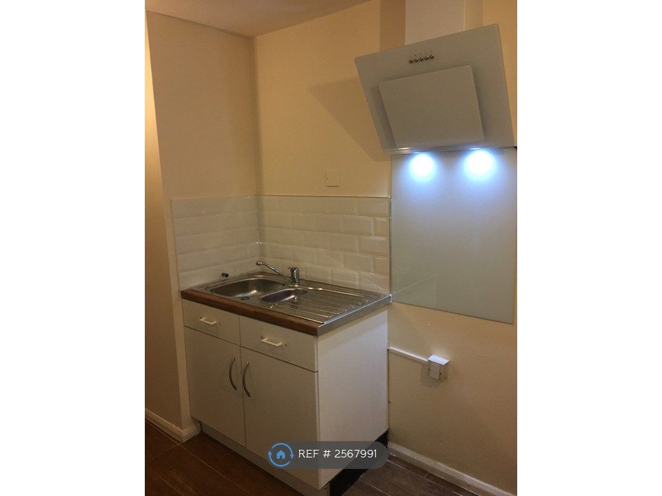 Property photo 3 of 10 Kitchen