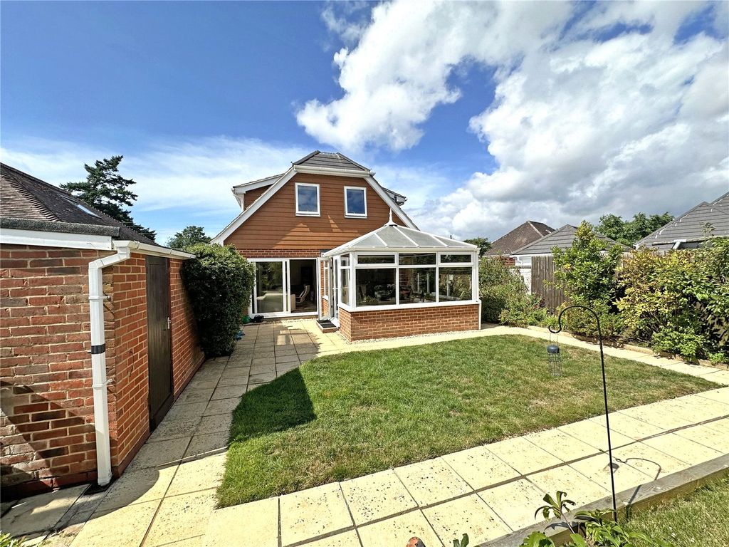 Property photo 2 of 21 Picture No. 15