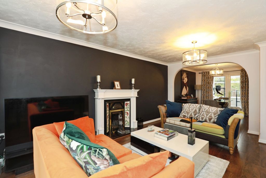 Property photo 2 of 20 Lounge