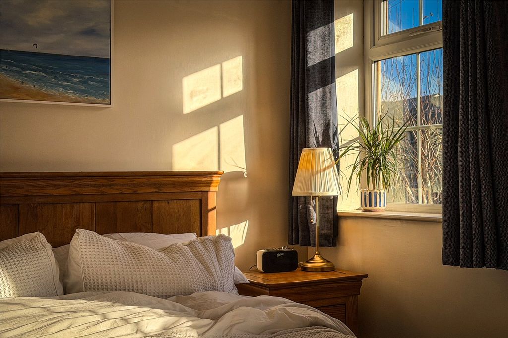 Property photo 2 of 21 Bedroom 1