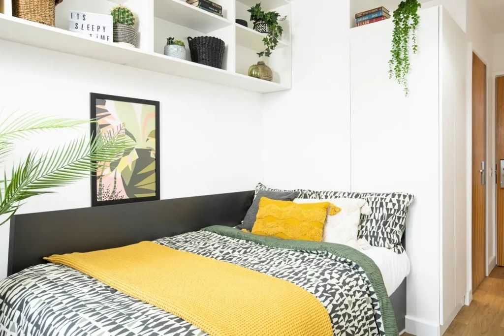 Property photo 1 of 8 Bedroom