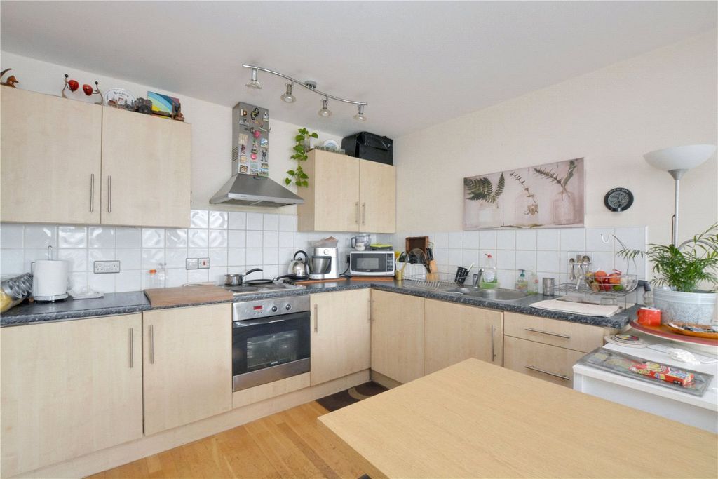 Property photo 2 of 7 Kitchen