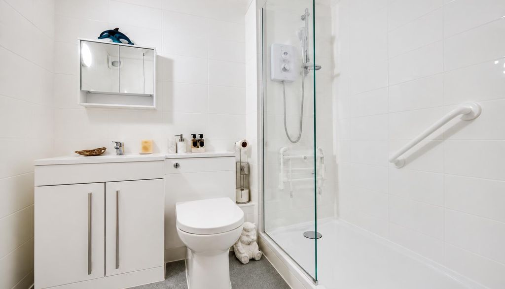 Property photo 3 of 6 Homeview Bathroom Cleaned.Png