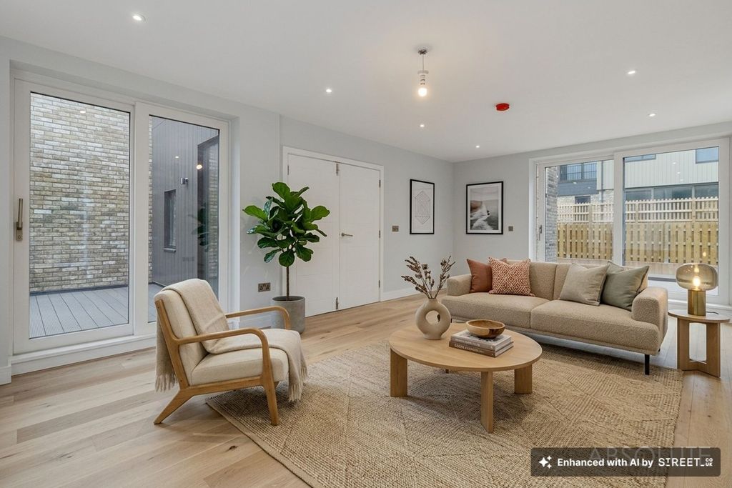 Property photo 2 of 25