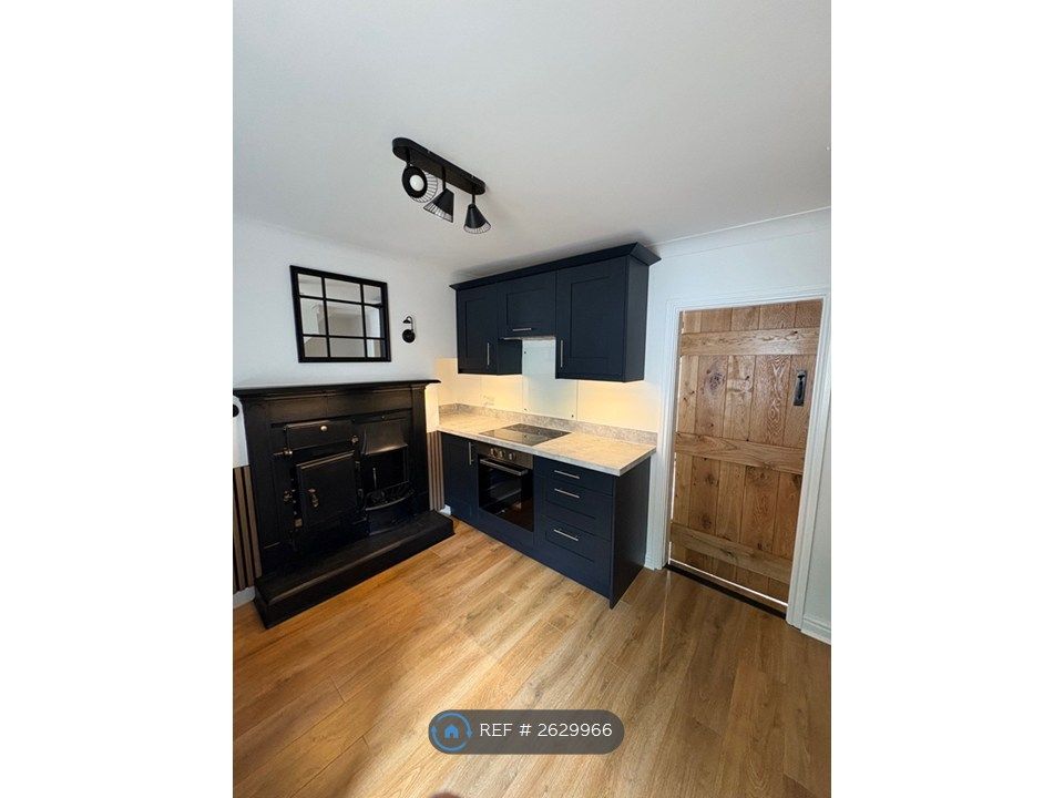 Property photo 3 of 12 Kitchen