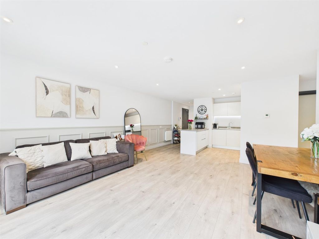 Property photo 2 of 20 Cam02885G0-Pr0466-Still015.Jpg