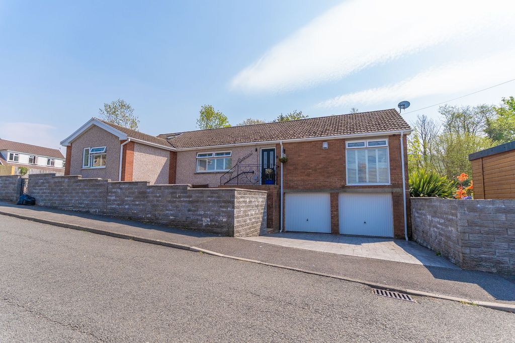 Property photo 1 of 39