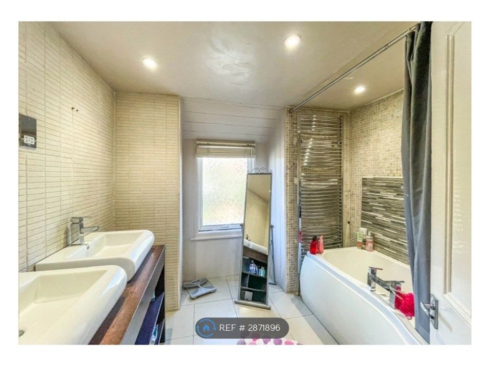 Property photo 2 of 35 Bathroom