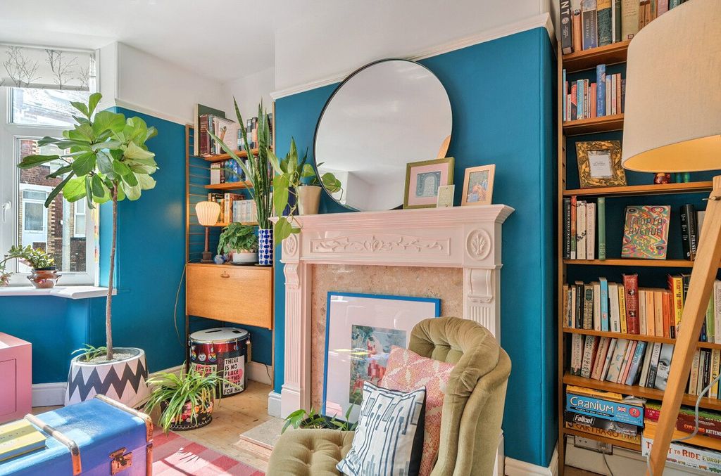 Property photo 2 of 11 Sitting Room